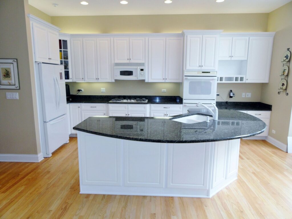 Revamp Your Space: Exploring the Benefits of Kitchen Cabinet Refacing in Toronto